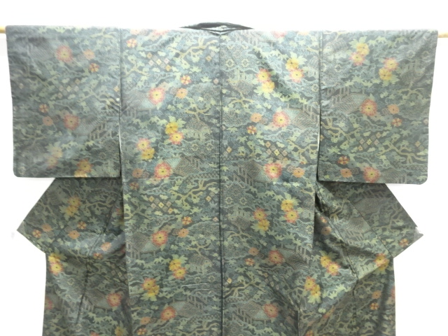  家屋に草花模様織出し本場泥大島紬着物